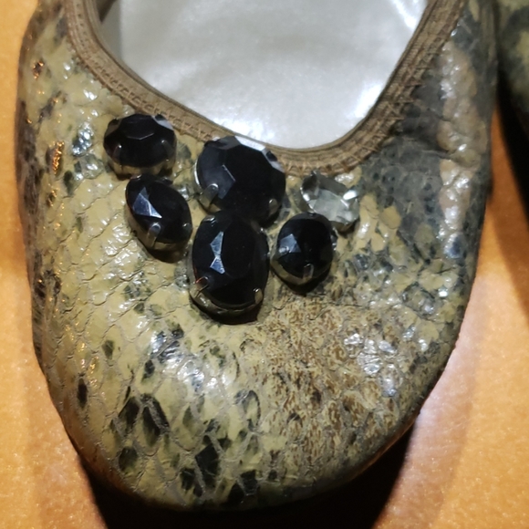 Shoes - Picture 4 of 6